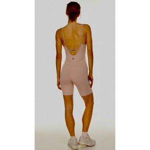 Aritzia TnaLIFE™ Leap 7"‎ Romper-Size Small